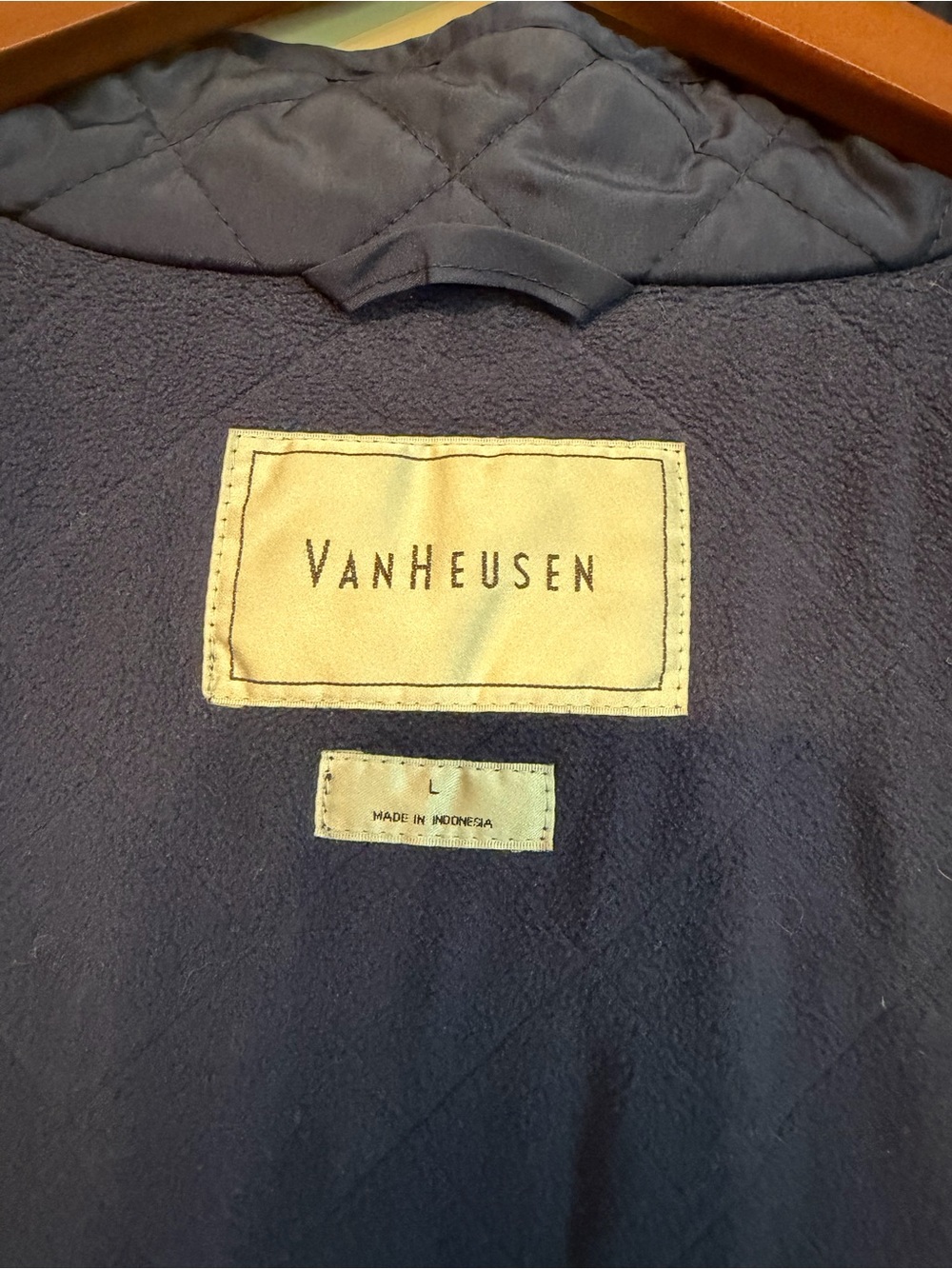 Van Huesen Navy Puffer Vest - Picture 3 of 5